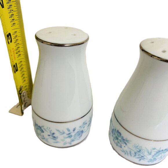 Noritake Milford Salt Pepper Shakers Vintage Japan Platinum White Floral Blue Gr - Picture 4 of 6